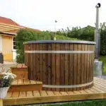 Vildmarksbad med ekstern ovn og plastindsats